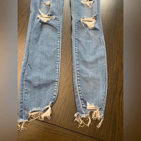 American Eagle distressed jeans - Picture 3 of 7